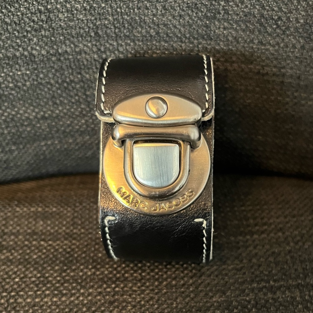 Vintage Marc Jacobs Wrist Cuff - black leather 7.5 inch